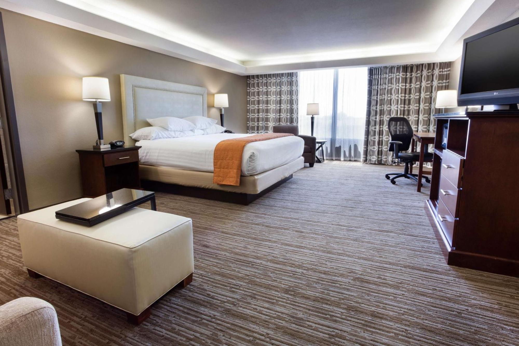 Hotel Drury & Kansas Airport 3*