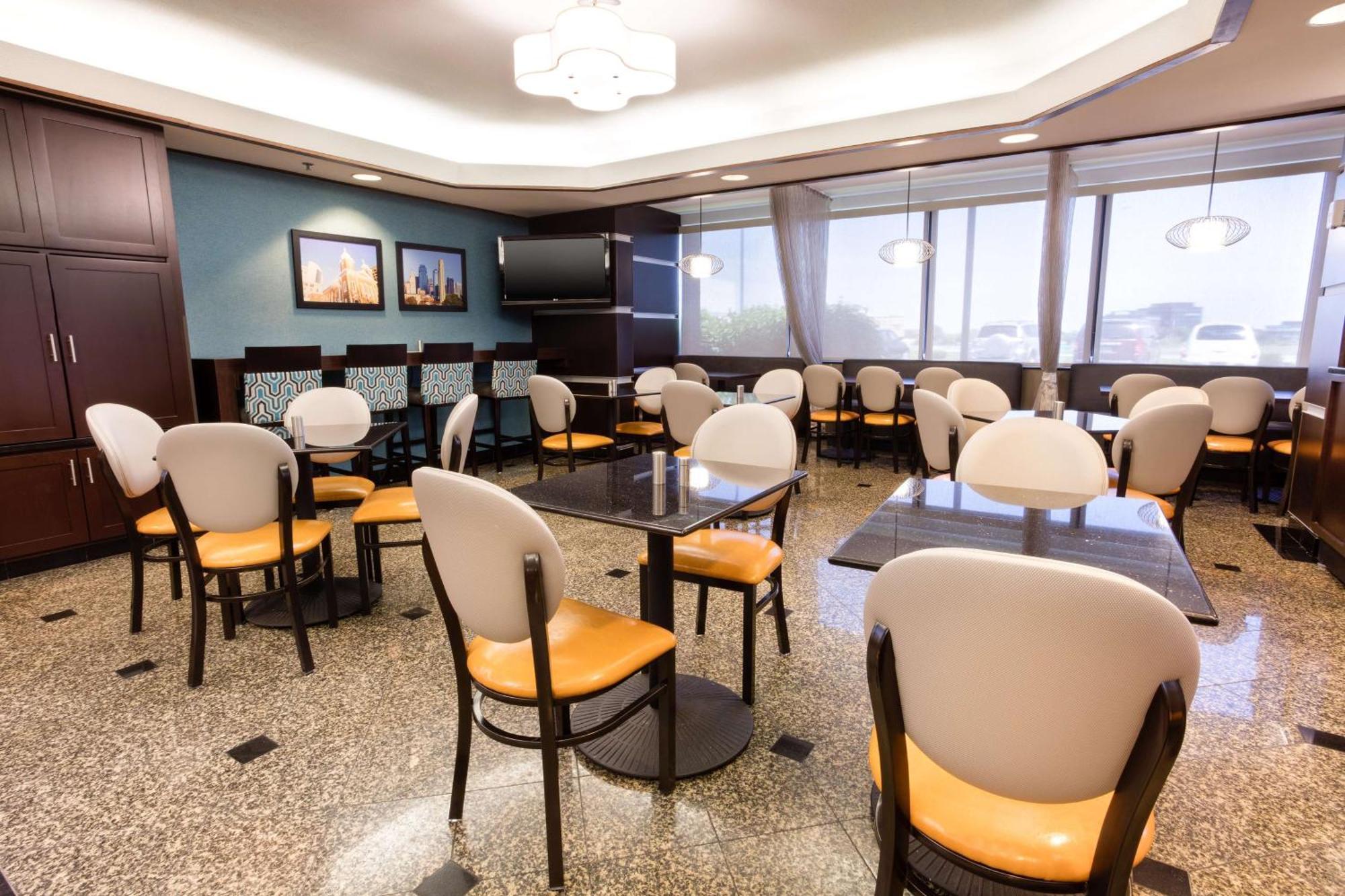 Drury & Kansas Airport 3*