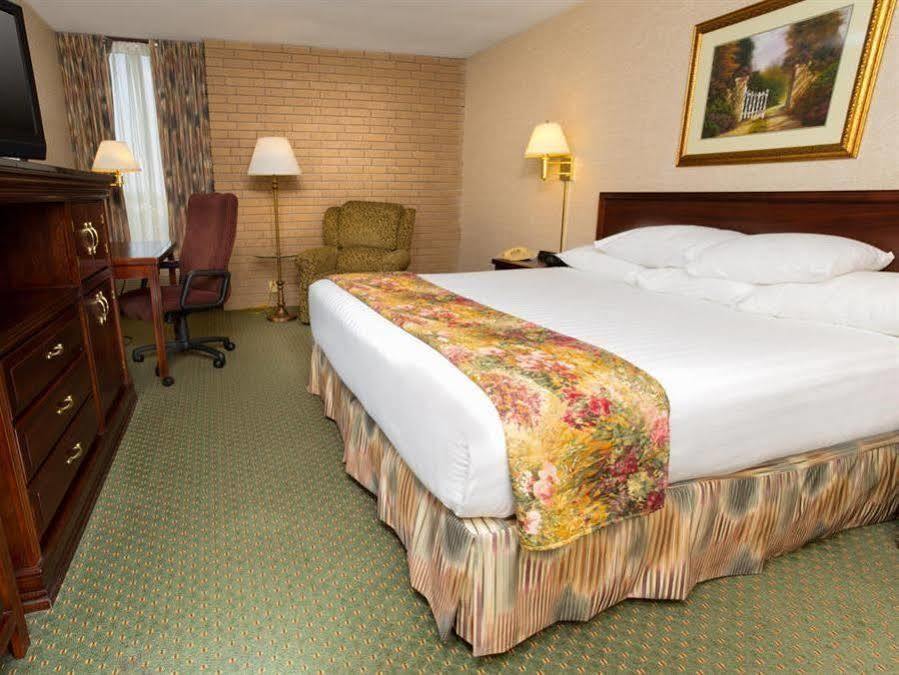 Hotel Drury & Kansas Airport 3*